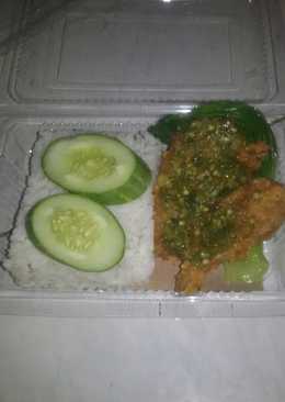 Ayam geprek rempah sambel ijo