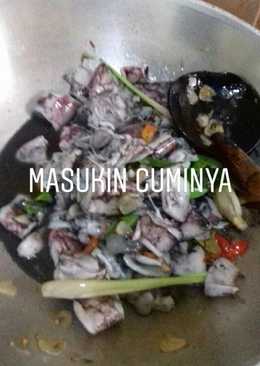 Tumis cumi hitam pedas