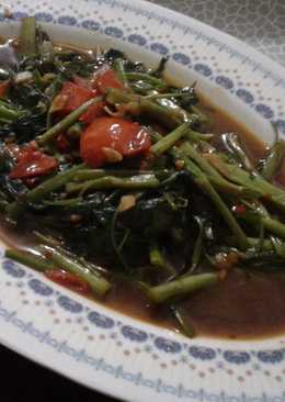 Tumis kangkung terasi pedas