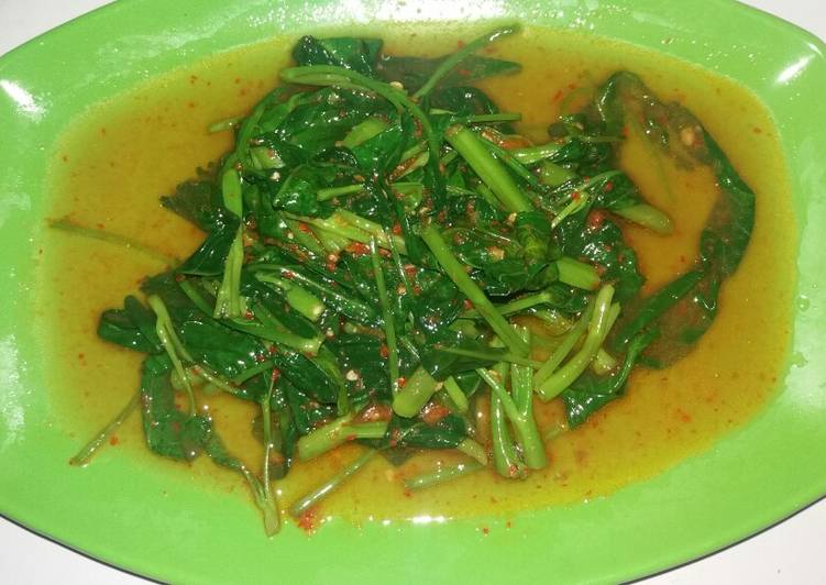 Tumis kangkung cabe merah (pedas)