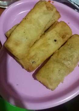 Lumpia roti tawar