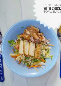 Vegetable salad with chicken tofu bacem