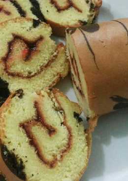 Bolu gulung with strawberry jam ekonomis