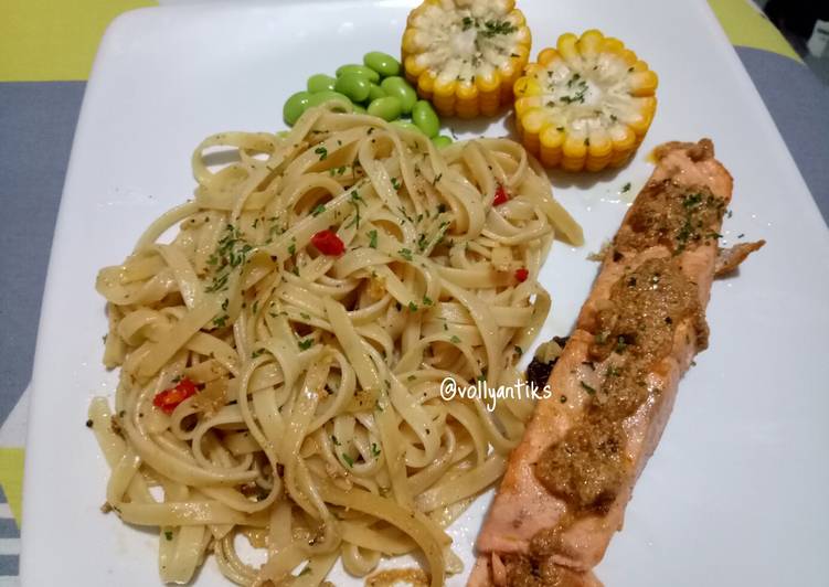 resep makanan Salmon Steak w/ fettucini aglio