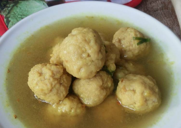 gambar untuk cara membuat Bakso Tuna Kuah Kuning