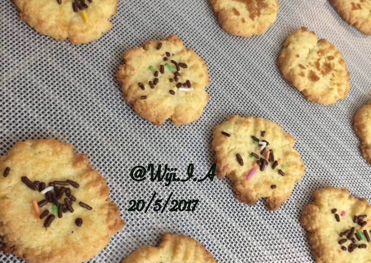 bahan dan cara membuat Coconut cookies