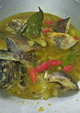 Ikan mas dan bawal bumbu kuning kemangi