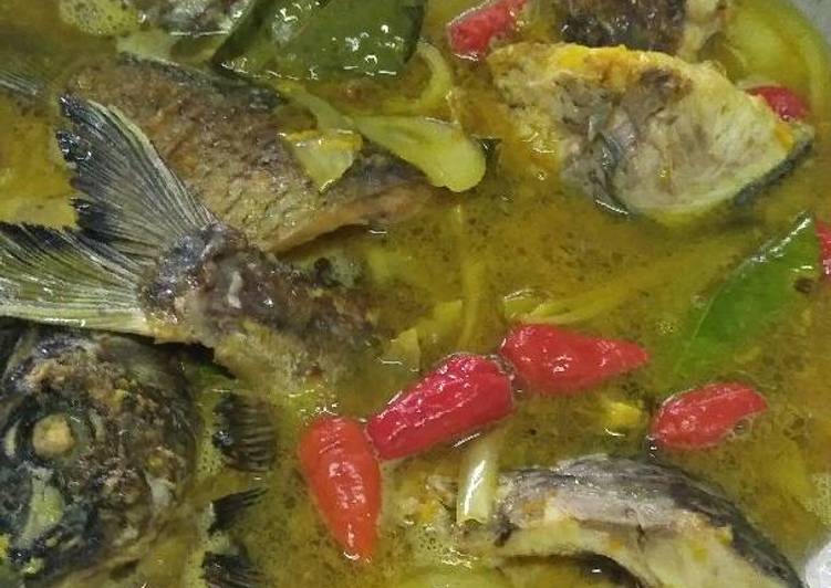 Resep Ikan Mas Dan Bawal Bumbu Kuning Kemangi Oleh Puspita