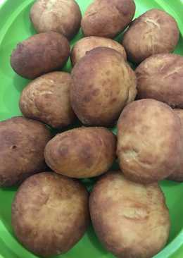 Roti goreng dengan inti kelapa