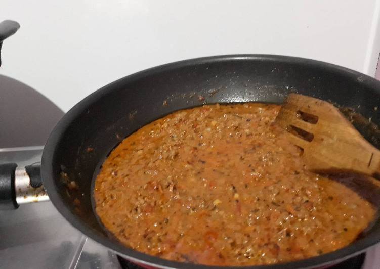 resep lengkap untuk Saus bolognese