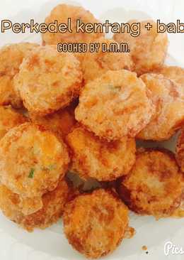 Perkedel kentang + daging babi (non halal)