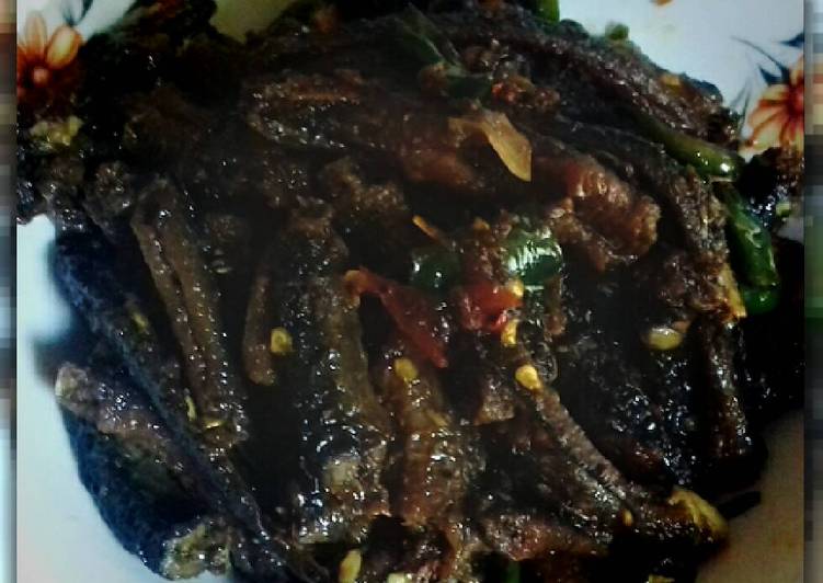 bahan dan cara membuat Sambel Goreng Belut Cabe ijo