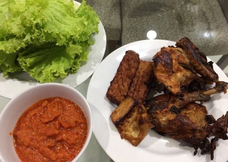 gambar untuk cara membuat Ayam goreng kalasan dan tempe tahu bacem