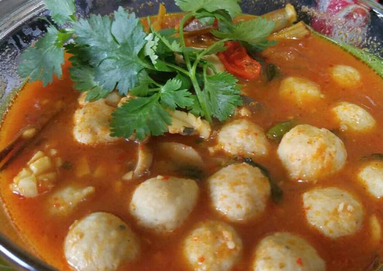 resep lengkap untuk Baso ikan kuah tom yam pedas