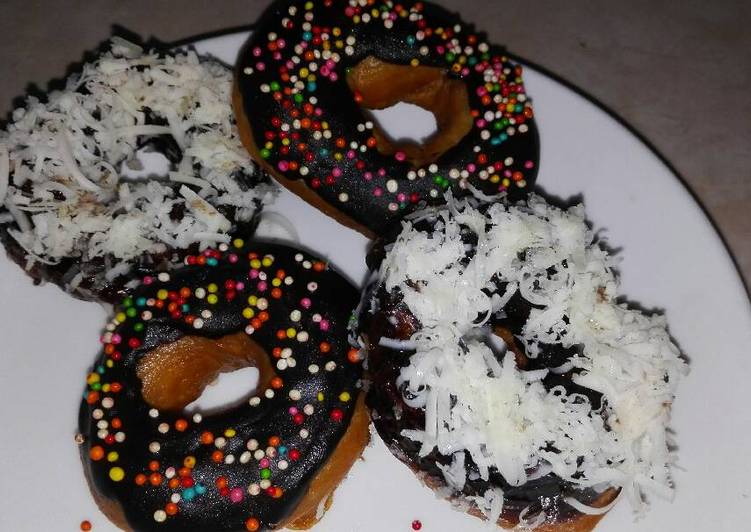 resep lengkap untuk Donat topping coklat & keju