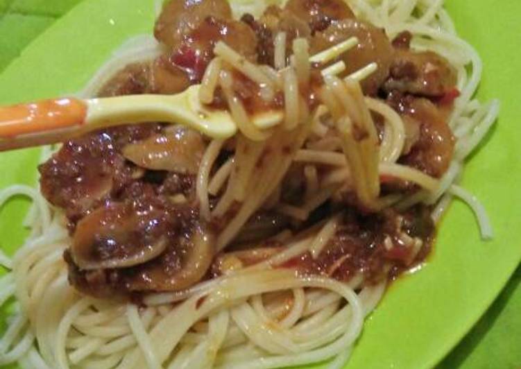 bahan dan cara membuat Spaghetti pedas