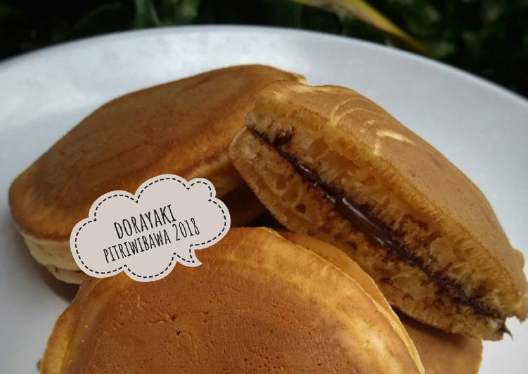 bahan dan cara membuat Dorayaki isi selai coklat