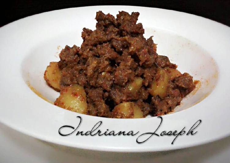 Resep Rendang daging & kentang Kiriman dari Indriana Joseph