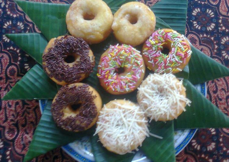 gambar untuk cara membuat Donat Singkong