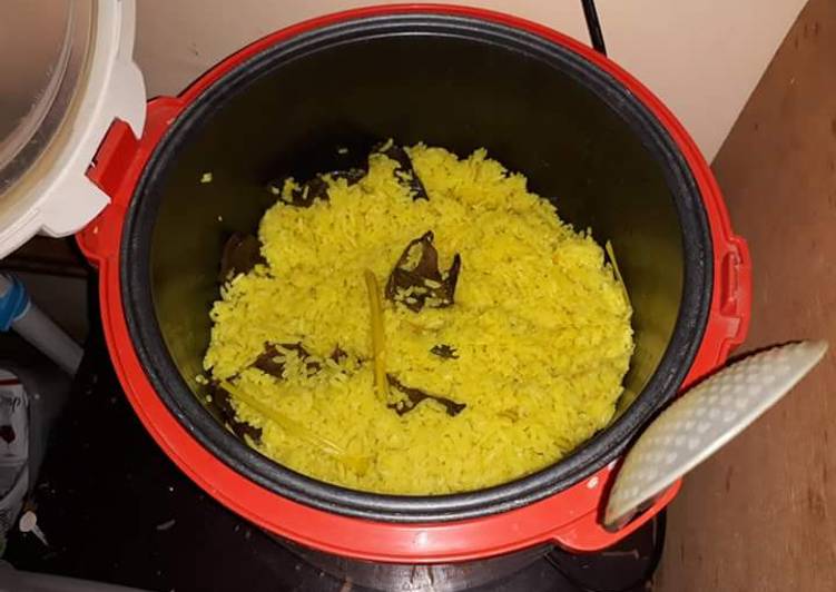 gambar untuk cara membuat Nasi Kuning Magicom (Simple)