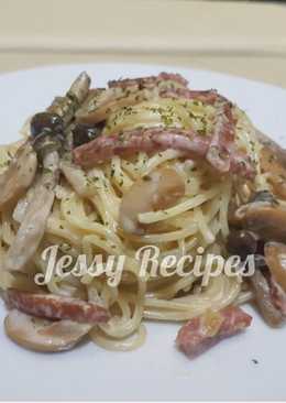 Spaghetti mushroom carbonara