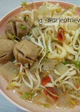 Mie kocok instan ala stand undangan