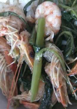 Tumis kangkung campur udang