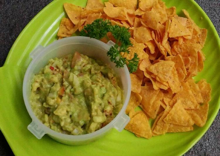 resep lengkap untuk Nachos dengan saos Guacamole