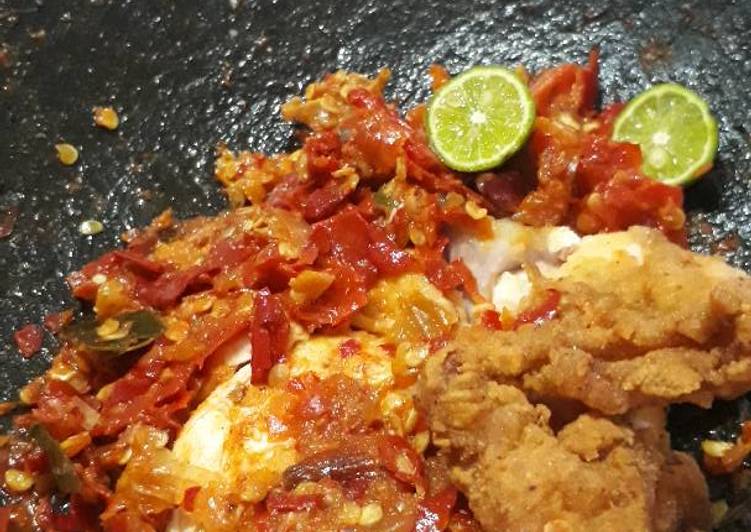 gambar untuk resep makanan Ayam Geprek Pedas