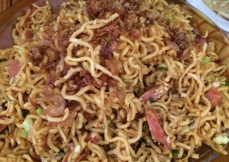 gambar untuk resep Mi goreng sosis pedas