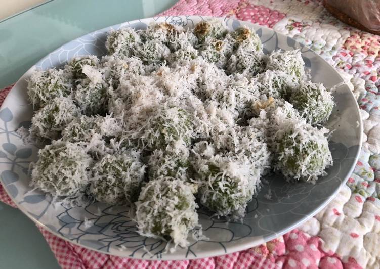 Kelepon pandan wangi alami (tanpa essence, tanpa pengawet, tanpa kapur sirih) recipe main photo