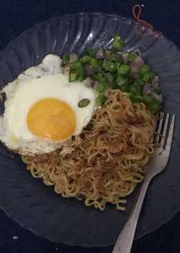 Indomie goreng sambel matah paprika