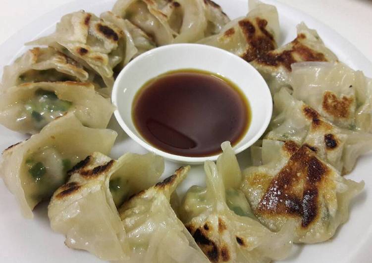 gambar untuk cara membuat Aka Gyoza (Chinese Dumplings / Wontons / Potstickers)