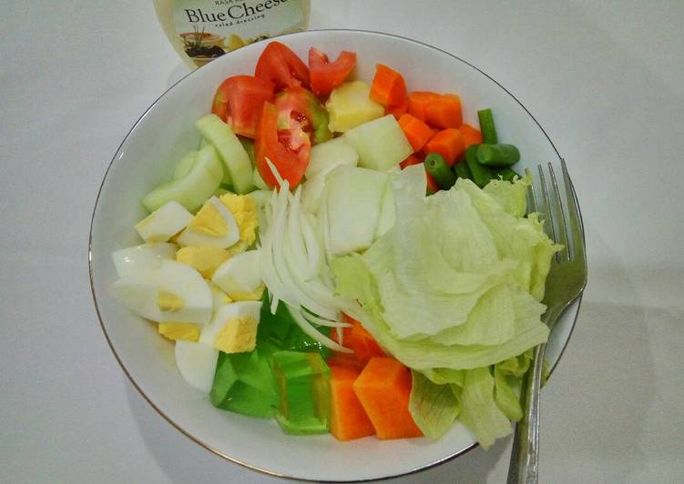 gambar untuk resep Yummy Salad (ala Pizza H*t)