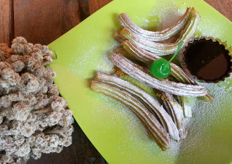 bahan dan cara membuat Churros pandan