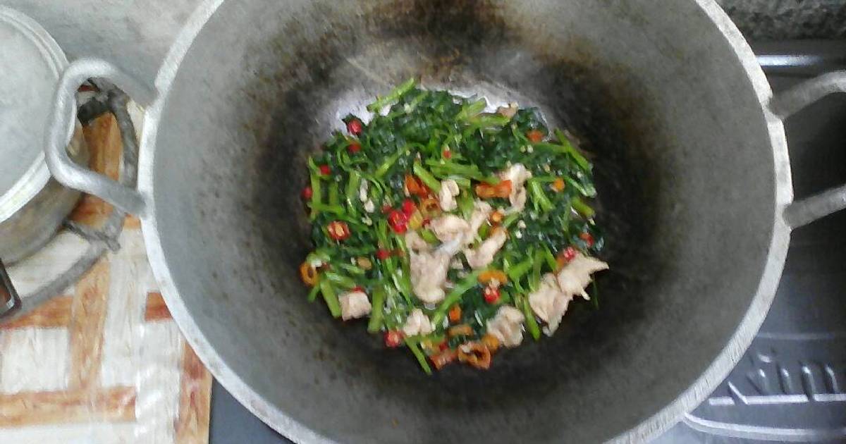  Resep  Tumis Kangkung Pedas  isi Paha Ayam  cincang  oleh Erni 