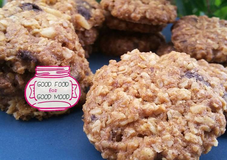 gambar untuk resep makanan Cookies Oatmeal Kenari Chocochips Super Crunchy