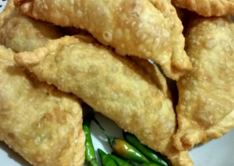 resep lengkap untuk Pastel goreng isi wortel kentang