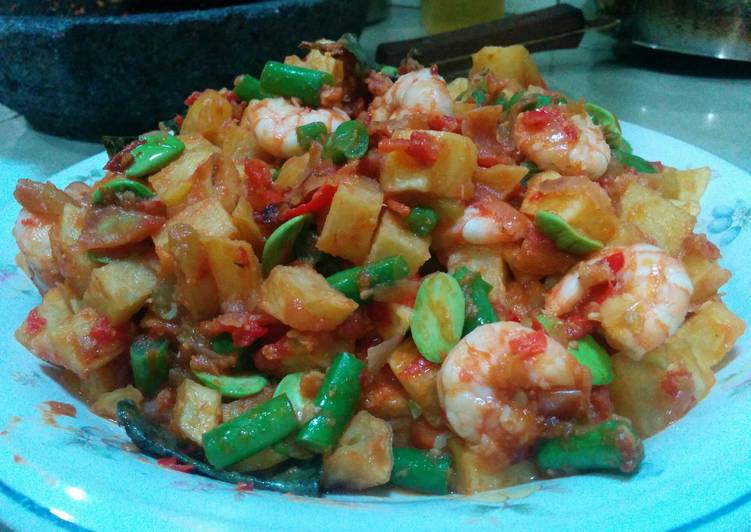 gambar untuk cara membuat Balado Kentang Udang Pete Buncis