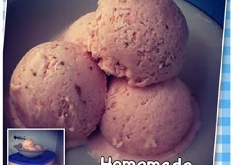 gambar untuk resep makanan Homemade Strawberry Ice Cream