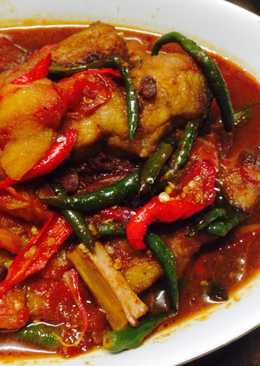 Ikan bumbu cabe dengan bunga kecombrang