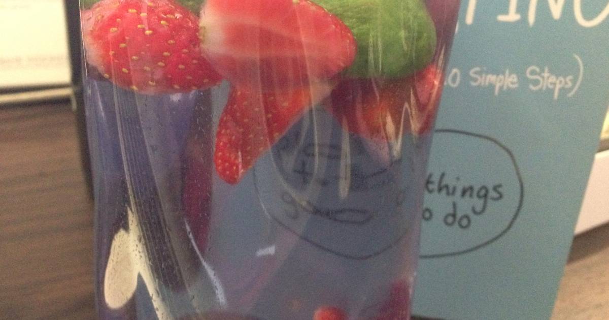 Resep Infused water strawberry with lime