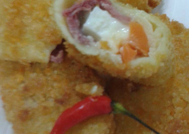 cara membuat Risoles isian daging asap, wortel, jagung manis, telur dan mayon