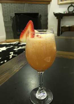 Strawberry, orange & kiwi fruit punch 