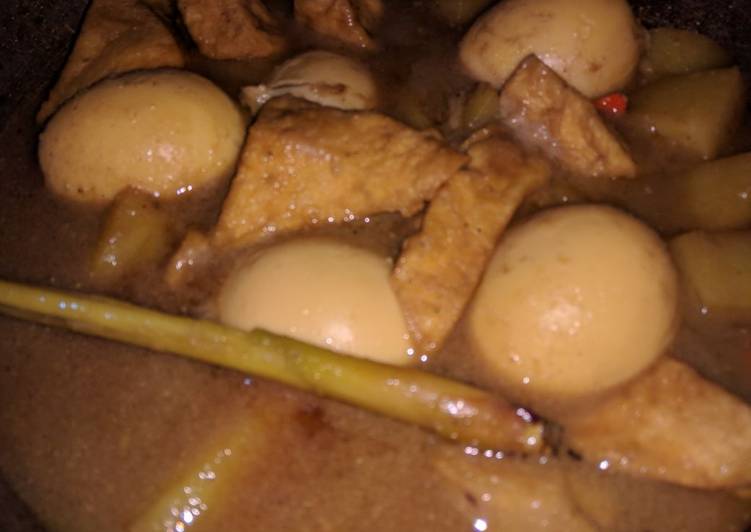 resep lengkap untuk Semur Telur Tahu Kentang