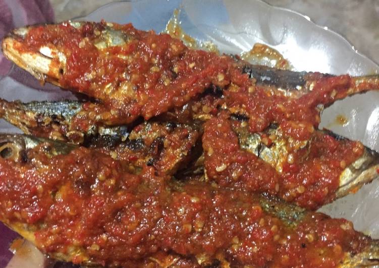 gambar untuk cara membuat Balado ikan kembung goreng