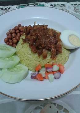 Serundeng ayam Nasi kuning