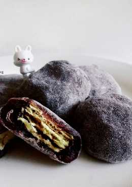 Chocolate Mochi with Banana Wafer Filling