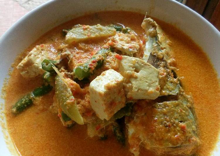 bahan dan cara membuat Gulai ikan kembung masak padang