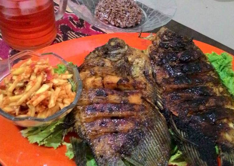 cara membuat Gurami Bakar Madu dengan Sambel Pencit